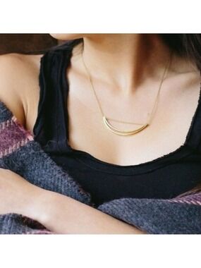 SILVER TONE LUNETTE NECKLACE